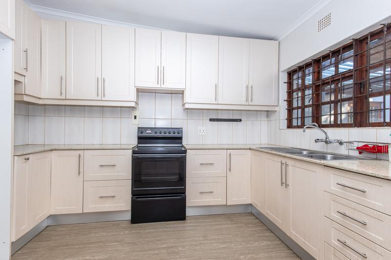 To Let 4 Bedroom Property for Rent in Bergvliet Western Cape